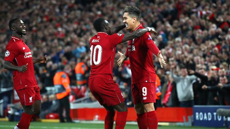 Selebrasi Roberto Firmino dan Sadio Mane usai membobol gawang Porto di babak 8 besar Liga Champions 2019, Rabu (10/04/19), di Anfield. Copyright: Julian Finney/Getty Images