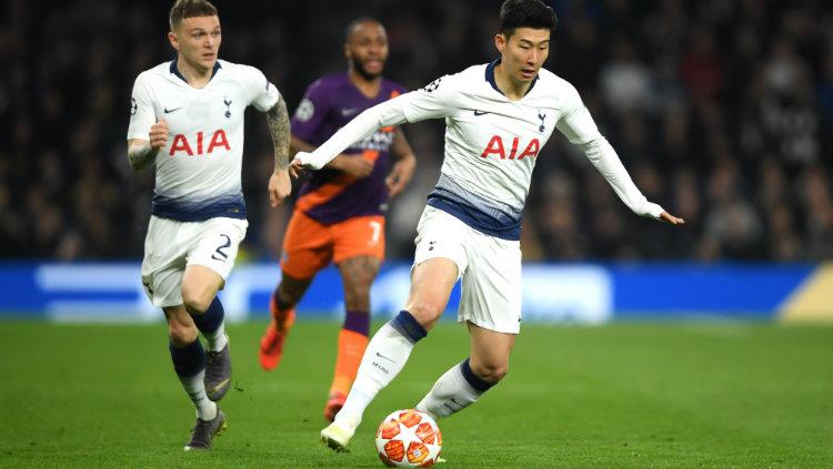 Son Heung-Min menguasai bola. Copyright: Mike Hewitt/Getty Images