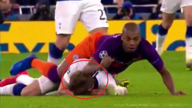 Fernandinho memukul kepala bagian belakang harry kane di laga Tottenham vs Manchester City, Rabu (10/04/19) dini hari.