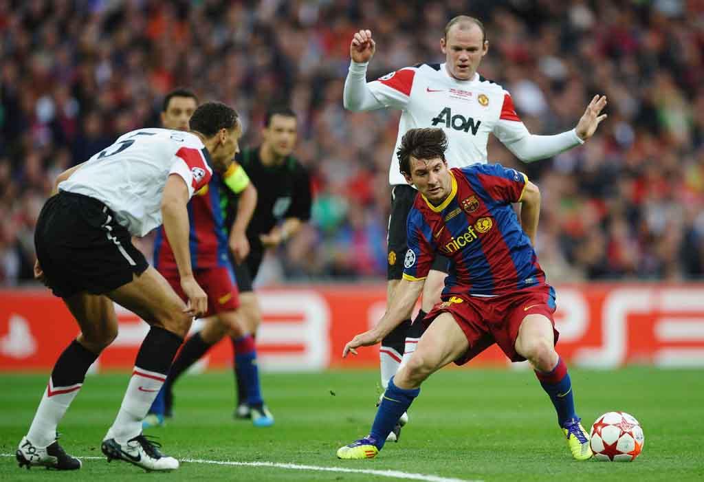 Aksi Lionel Messi saat melawan Rio Ferdinand dan Wayne Rooney pada laga Final Liga Champions Barcelona vs Manchester United di Stadion Wembley pada 28 Mei 2011 di London, Inggris. Copyright: zimbio.com