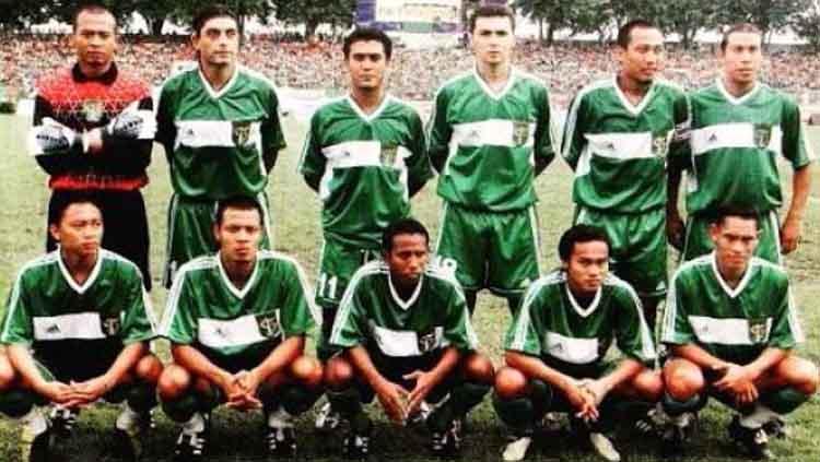 Skuat Persebaya Surabaya juara Liga Indonesia 2004. Copyright: bolajawara.com