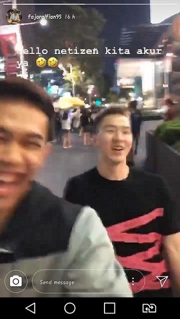 Insta Story Fajar Alfian bersama Marcus Gideon sebelum perempatfinal Singapore Open 2019. Copyright: Instagram @fajaralfian95