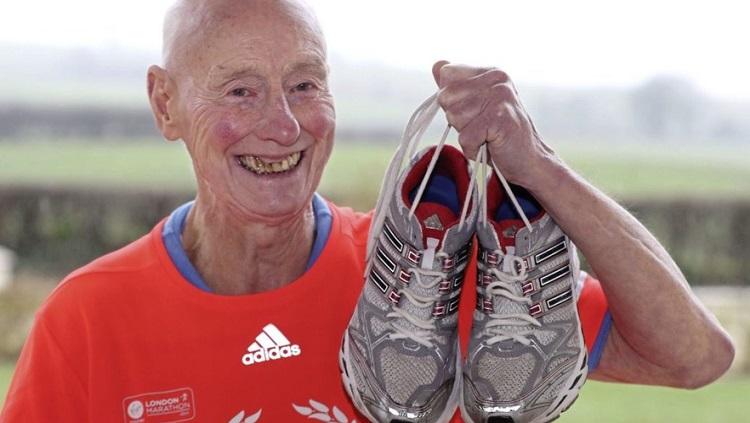 Ken Jones jadi pelari tertua di London Marathon 2019 - INDOSPORT