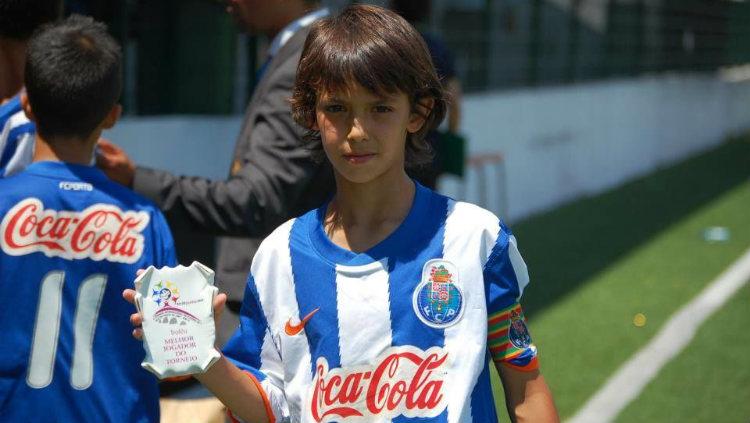 Joao Felix saat masih berkarier di level junior bersama Akademik FC Porto pada tahun 2008 silam. jornaldocentro.pt Copyright: jornaldocentro.pt