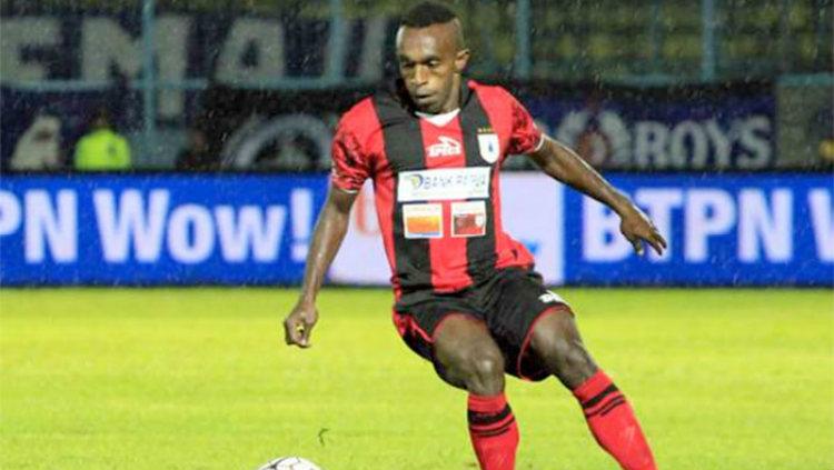 Winger Persita Tangerang, Ricky Kayame mengatakan sempat digoda Persipura Jayapura untuk pulang kampung dan bermain bagi klub kebanggan masyarakat Papua tersebut. Namun, mantan pemain Arema FC itu dengan tegas menolak.
