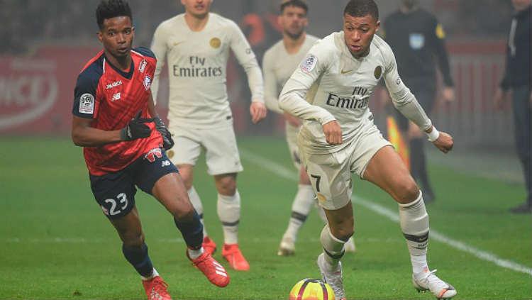 Kylian Mbappe saat berusaha mengejar bola di laga Lille vs Paris Saint-Germain.