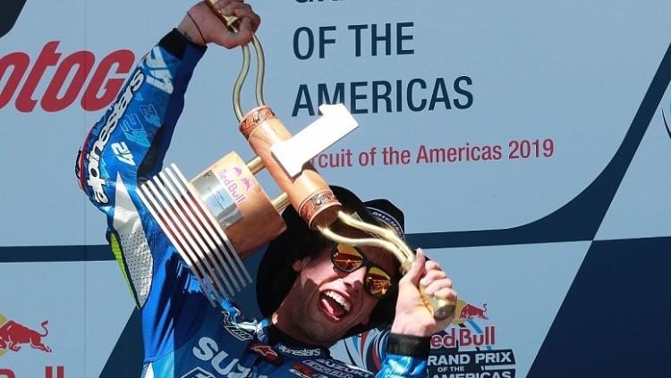 Pembalap Suzuki, Alex Rins memenangkan gelar juara pertamanya di MotoGP Amerika Serikat, Senin (15/04/19) dini hari WIB, di Circuit of the Americas, Austin.