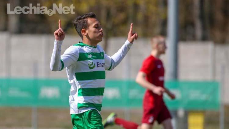 Selebrasi Egy Maulana Vikri usai cetak gol ke gawang Wikęd Luzino pada laga Lechia II Gdańsk vs Wikęd Luzino. Foto: lechia.net