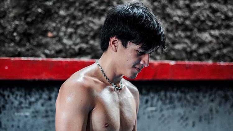 Aktor Jefri Nichol membuat heboh dunia maya dengan memajang potret badan atletisnya di media sosial.