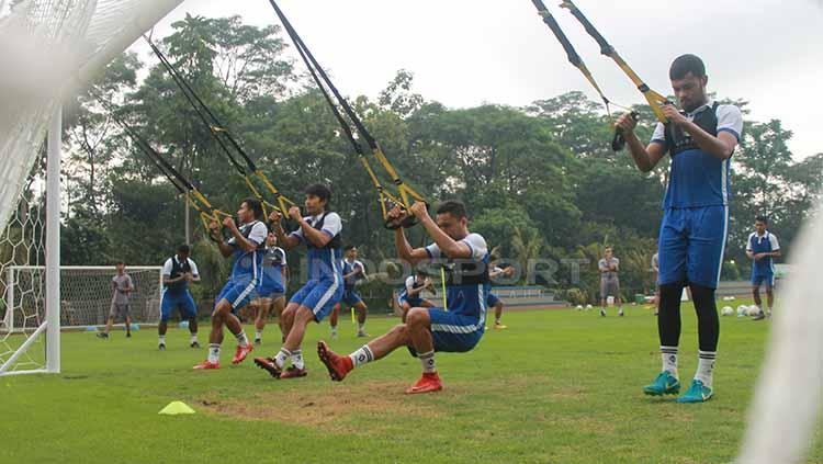 Para pemain Badak Lampung FC mengikuti latihan di Lestarindo Sport Garden, Boyolali. Ronald Seger Prabowo/INDOSPORT