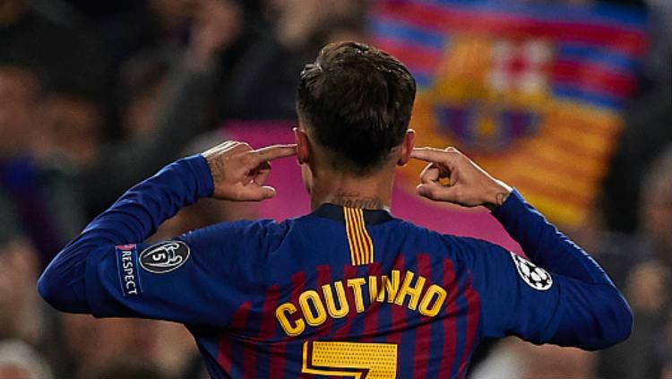 Gaya selebrasi Philippe Coutinho dalam laga Liga Champions: Barcelona vs Manchester United di Camp Nou, Rabu (17/04/19). - INDOSPORT