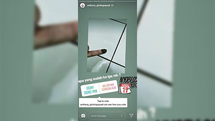 Anthony Ginting memamerkan tanda dirinya sudah ikut nyoblos Pemilu 2019 melalui Instagram Storynya. Copyright: Instagram