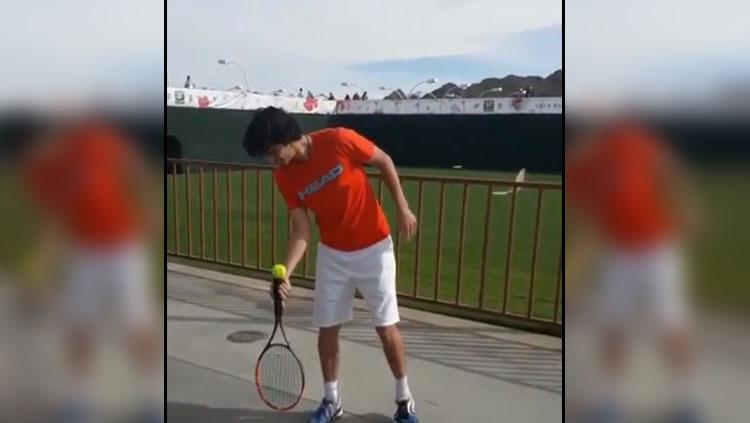 Stefan Bojic saat melakukan atraksti di depan masyarakat. - INDOSPORT