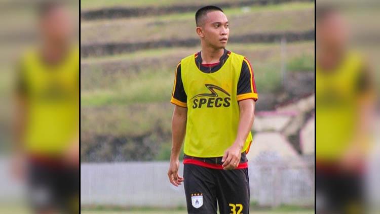 Gelandang Persipura Jayapura, Muhammad Tahir, menjalani sesi latihan menjelang pertandingan Liga 1 2019.
