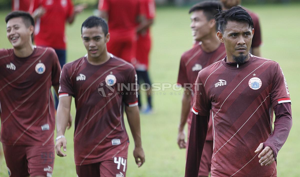 Maman Abdurahman (kanan) pada latihan Persija Jakarta jelang laga keempat AFC Cup 2019 melawan Ceres Negros di Lapangan PSAU TNI Angkatan Udara, Halim, Jumat (19/04/19). Herry Ibrahim/INDOSPORT