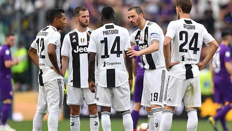Fokus! Meski tengah unggul atas Fiorentina, Kapten Juventus, Leonardo Bonucci tampak meminta rekan setimnya agar tidak terlalu jemawa hingga laga usai.