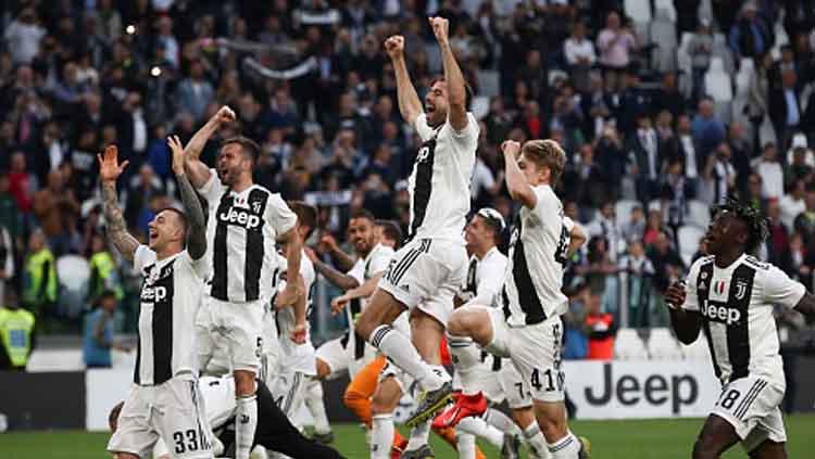 Selebrasi para pemain Juventus setelah memastikan gelar juara Serie A Italia 2018/19. Copyright: ISABELLA BONOTTO / GettyImages