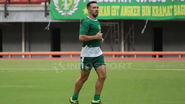 Damian Lizio sudah terlihat bergabung latihan di Stadion GBT, Minggu (21/4/19). Fitra Herdian//INDOSPORT Copyright: Fitra Herdian//INDOSPORT