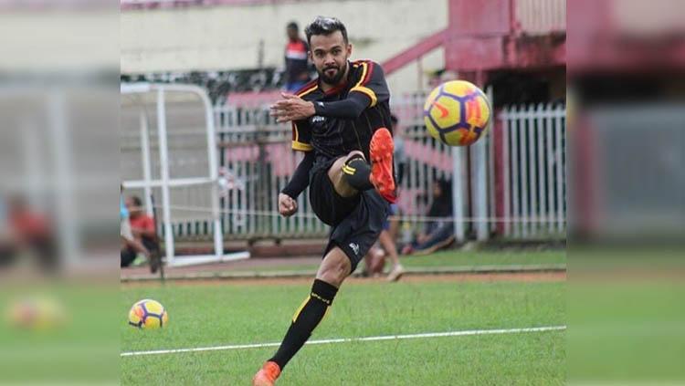 Gelandang Persipura Asal Brasil, Wallacer de Andrade Medeiros saat menjalani latihan di Stadion Mandala Copyright: Galery Persipura
