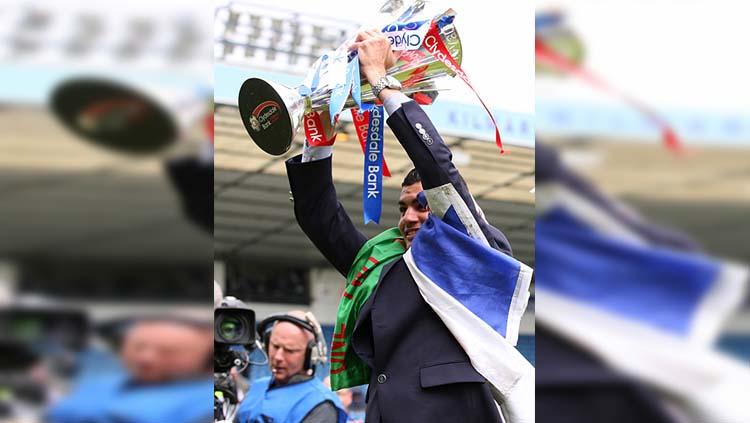 Salim Kerkar saat mengangkat piala bersama Rangers. Lynne Cameron/PA Images via Getty Images