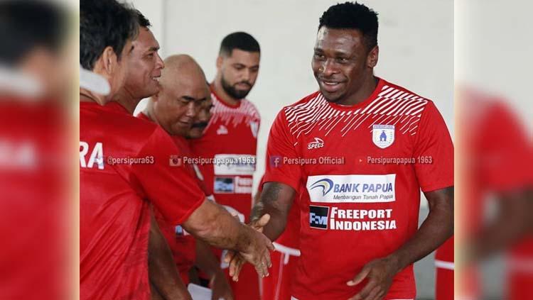 Godstime Ouseloka (Olisa) bergabung dengan Persipura Jayapura. Foto: Instagram@persipurapapua1963 Copyright: Instagram@persipurapapua1963