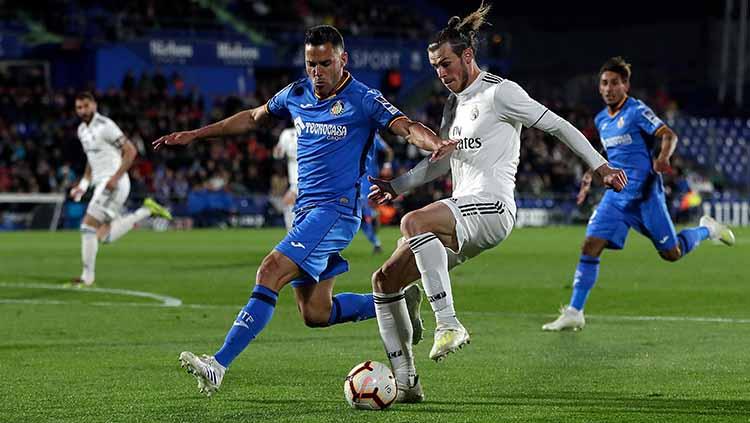 Gareth Bale (kanan) bersaing untuk merebut bola dengan Bruno Gonzalez Cabrera pada laga LaLiga Spanyol di Coliseum Alfonso Perez 25/04/19. Gonzalo Arroyo Moreno / Getty Images Copyright: Gonzalo Arroyo Moreno / Getty Images