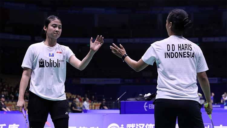 Sejumlah pebulutangkis putri Indonesia unjuk kebolehan bermain TikTok jelang turnamen Japan Open 2019. Foto: badmintonindonesia.org - INDOSPORT