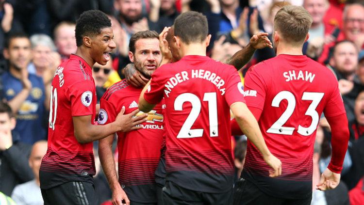 Para pemain MU merayakan gol yang dicetak Juan Mata
