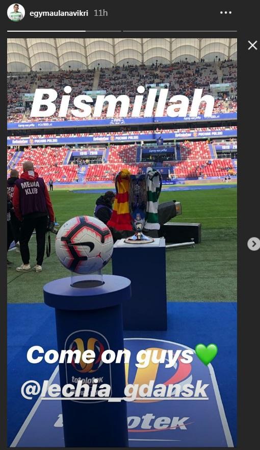 Egy Maulana Vikri mendoakan Lechia Gdansk sebelum akhirnya menjadi juara Piala Polandia. Copyright: Instagram.com/egymaulanavikri