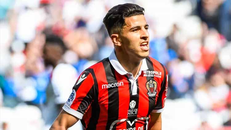 Dua raksasa Liga Inggris, Arsenal dan Tottenham Hotspur, kabarnya tengah saling sikut untuk mendapatkan pemain andalan dari OGC Nice yang bernama Youcef Atal.