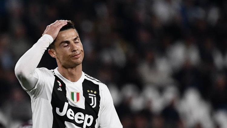 Ekspresi kecewa Ronaldo ketika Juventus melakoni laga kontra Torino Copyright: MARCO BERTORELLO/AFP/Getty Images