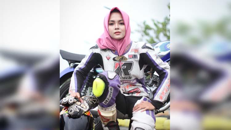 Kintan Mary pembalap cantik berhijab.