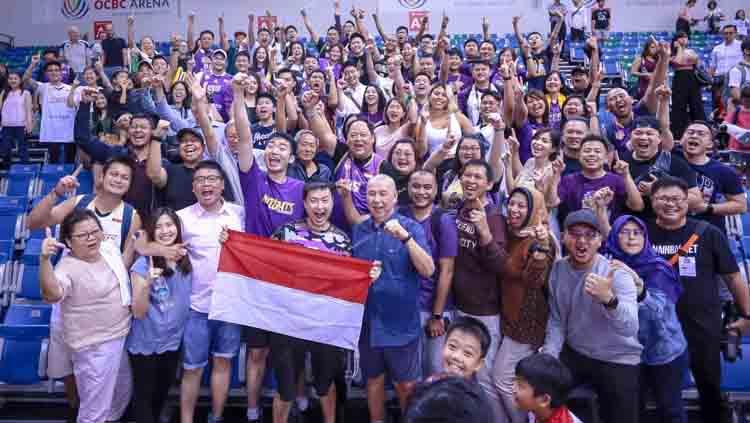 Knights Society, pendukung CLS Knights Indonesia pada laga melawan Singapore Slingers di ABL 2019.