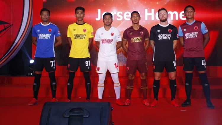PSM Makassar akhirnya memamerkan jersey terbarunya untuk mengarungi Liga 1 musim 2019 ini. Copyright: PSM Makassar