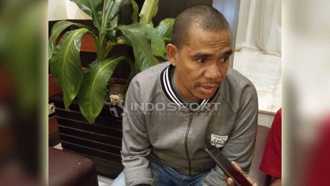 Ketua Persipura Mania, Wilson Samonsabra mengatakan, pihaknya sangat mendukung jika Persipura harus kembali bermarkas di Stadion Mandala. Foto; Sudjarwo/INDOSPORT