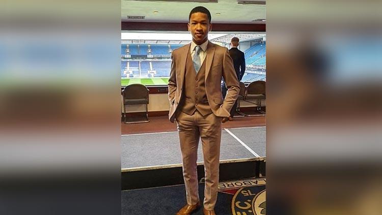 Tak ada lagi kompetisi sepak bola akibat corona membuat pemain berdarah Indonesia di Liga Inggris, Joseph Ferguson Simatupang mengeluarkan unek-uneknya. - INDOSPORT