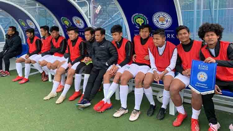 Garuda Select dalam laga uji coba melawan Leicester City U-17.
