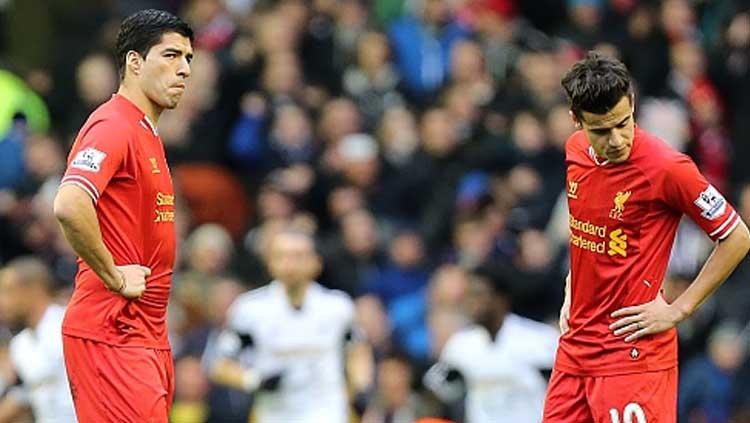 Luis Suarez (kiri) dan Philippe Coutinho saat masih berseragam Liverpool di tahun 2013 lalu. Copyright: Peter Byrne/GettyImages