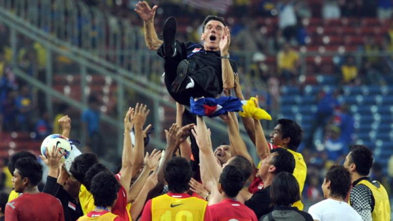 Radojko Avramovic saat menjuarai Piala AFF 2004 bersama Singapura