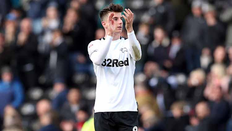 Pemain Derby County, Mason Mount saat laga Derby County vs Queens Park Rangers. Foto: Barrington Coombs/EMPICS/PA Images via Getty Images Copyright: Barrington Coombs/EMPICS/PA Images via Getty Images