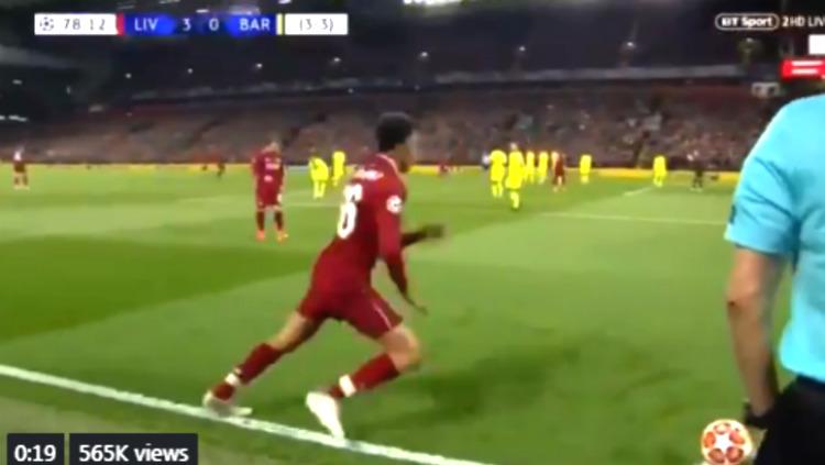 Trent Alexandre-Arnold saat menendang tendangan sudut yang berakhir dengan gol untuk Liverpool ke gawang Barcelona di Liga Champions, Rabu (08/05/19) dini hari WIB. Copyright: Twitter/@GodspowerSpeaks