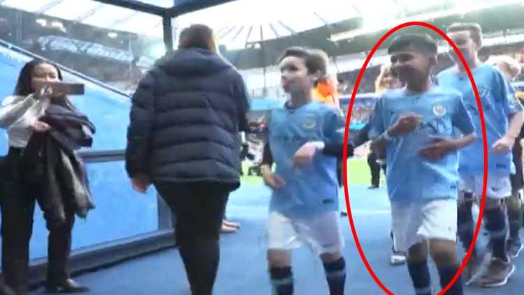 Rizky, Bocah Korban Gempa Palu, Saksi Laga Manchester City Vs Leicester City. - INDOSPORT
