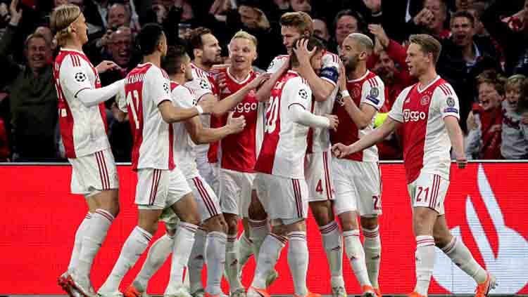 Selebrasi para pemain Ajax Amsterdam saat unggul atas Tottenham Hotspur