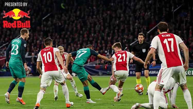 Momen Lucas Moura saat mencetak gol kedua ke gawang Ajax Amsterdam, sebelumnya ia mampu merusak lini pertahanan dari lawannya tersebut.
