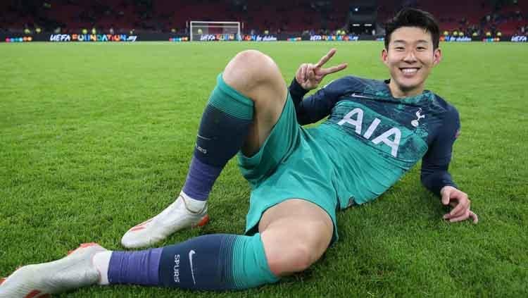 Son Heung-min berselebrasi usai berhasil mengantarkan Tottenham Hotspur ke final Liga Champions 2018/19. Copyright: Twitter.com/championsleague