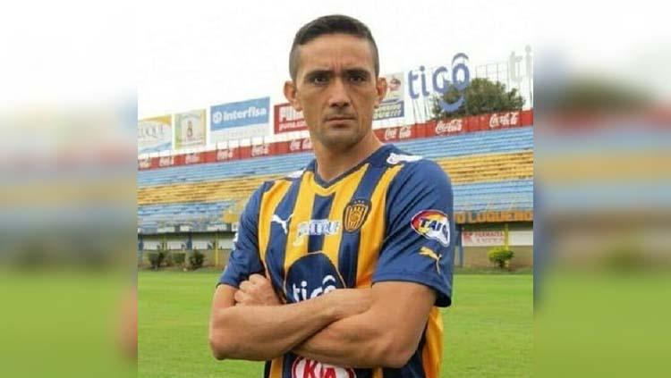 Liga Super Indonesia 2009/10, menyuguhkan cerita menarik dari klub PKT Bontang. Terseok-seok di papan bawah, PKT Bontang malah mampu memunculkan duet penyerang tajam, Aldo Barreto dan Kenji Adachihara.