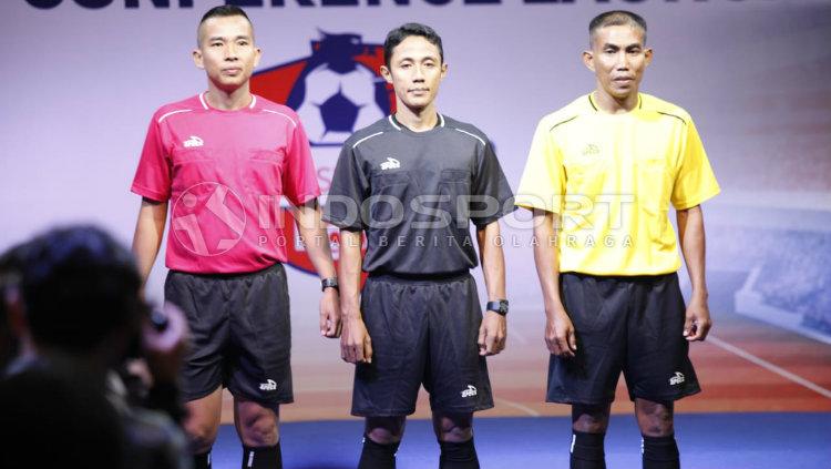 Kostum wasit saat diperlihatkan di acara launching Liga 1.