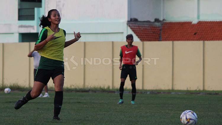 Shafira Ika Putri saat mengikuti seleksi Timnas Wanita Indonesia di Lapangan Jenggolo, Sidoarjo pada Selasa (14/5/19). Kini ia kembali didapuk menjadi kapten tim.