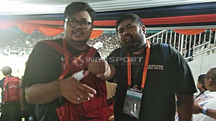 Wartawan mengalami luka dalam kerusuhan laga PSS Sleman vs Arema FC. Foto: Zainal Hasan/INDOSPORT