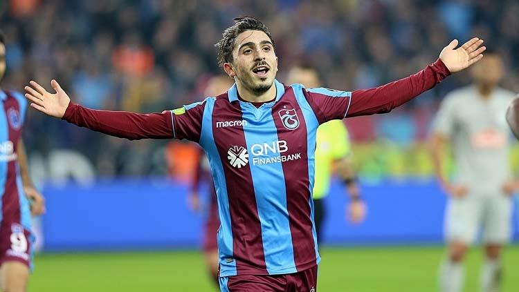 Seorang jurnalis dari media Turki, Fanatik, mengonfirmasi ketertarikan AC Milan untuk mendatangkan pemain Trabzonspor, Abdulkadir Omur. - INDOSPORT